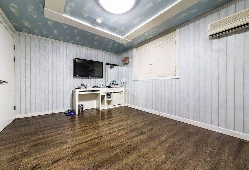 מוטל Suwon Piano