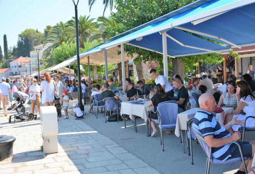 פנסיון Guesthouse Aurora