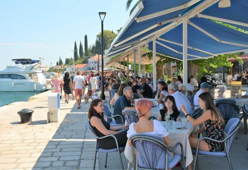 פנסיון Guesthouse Aurora