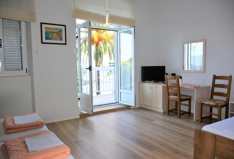 פנסיון Guesthouse Aurora