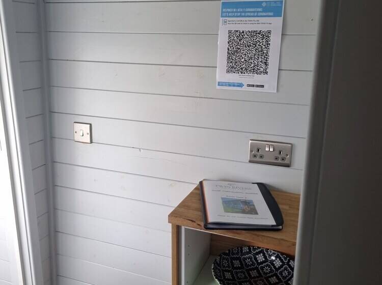 Residenssi Glamping Hut   Riverview 3