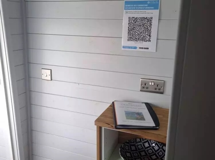 Residenssi Glamping Hut   Riverview 3