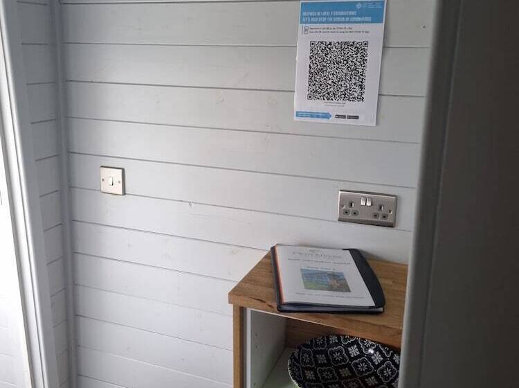 Residenssi Glamping Hut   Riverview 3