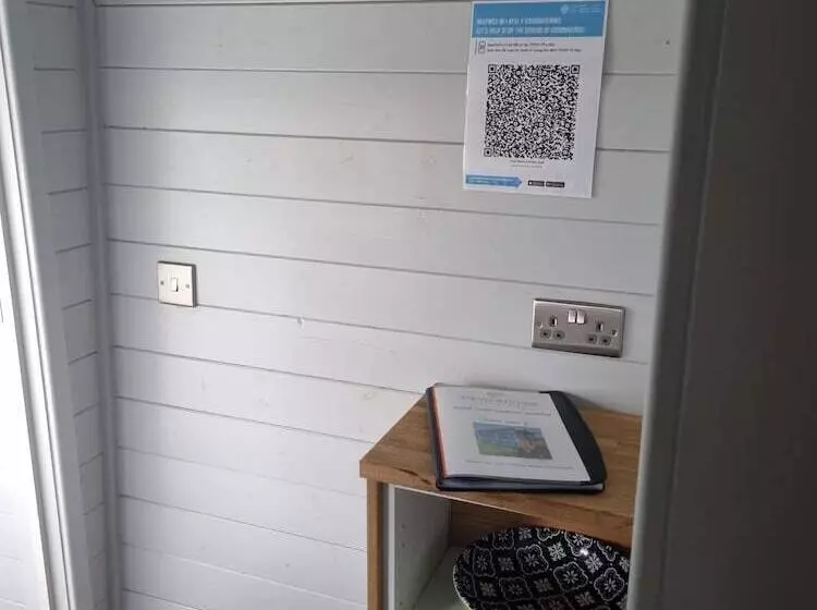 Residenssi Glamping Hut   Riverview 3