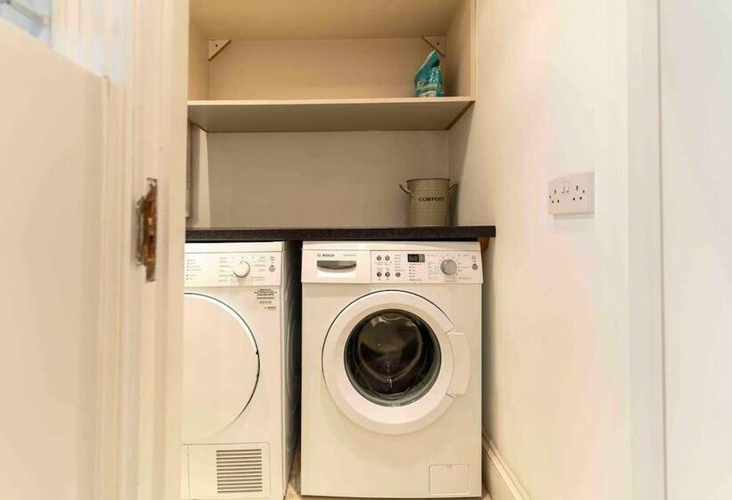 Residenssi Spacious & Modern 3brs House In Central London