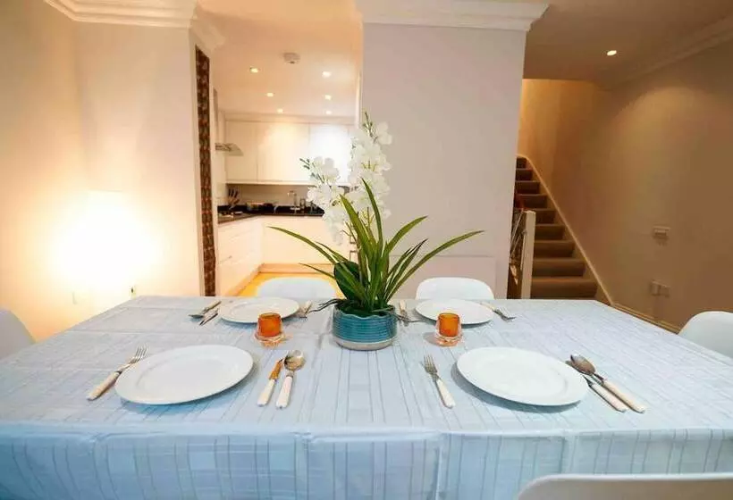 レジデンス Spacious & Modern 3brs House In Central London