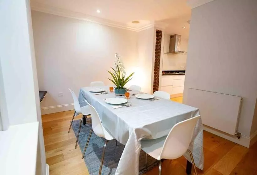 レジデンス Spacious & Modern 3brs House In Central London