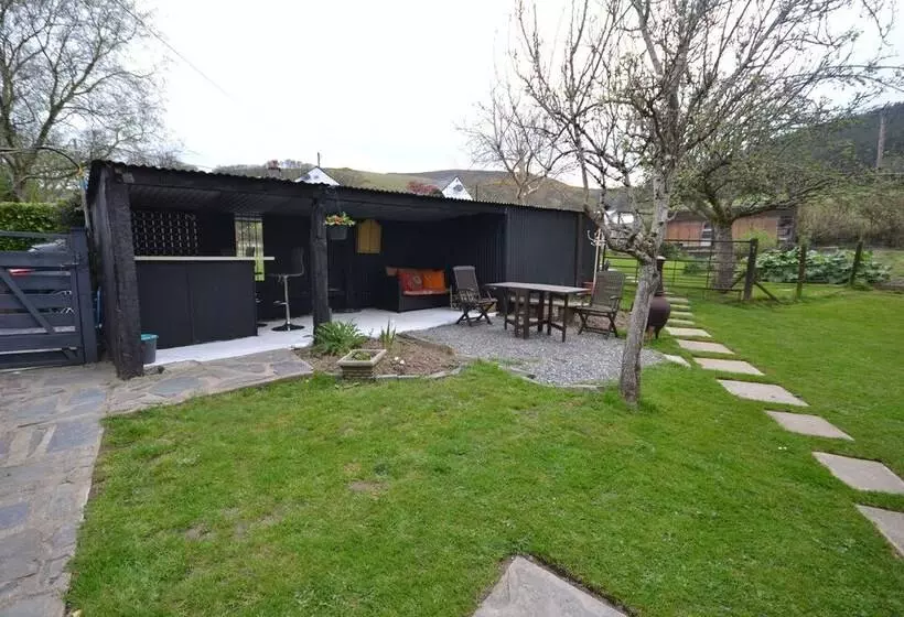 Stunning 2 Bed Cabin In Nantglyn Denbigh