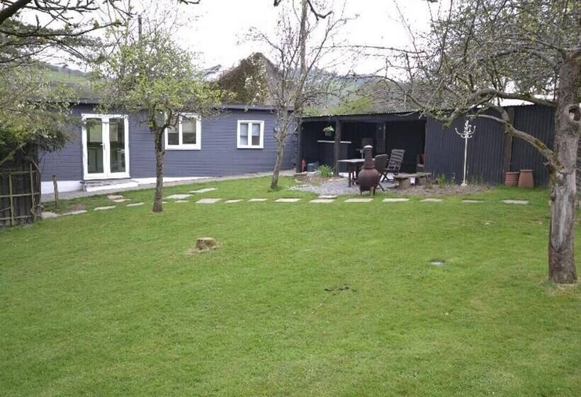 Stunning 2 Bed Cabin In Nantglyn Denbigh