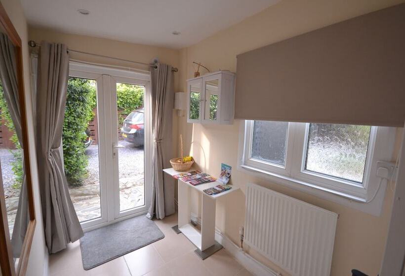 Stunning 2 Bed Cabin In Nantglyn Denbigh