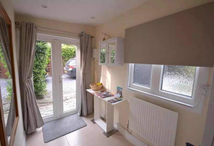 Stunning 2 Bed Cabin In Nantglyn Denbigh