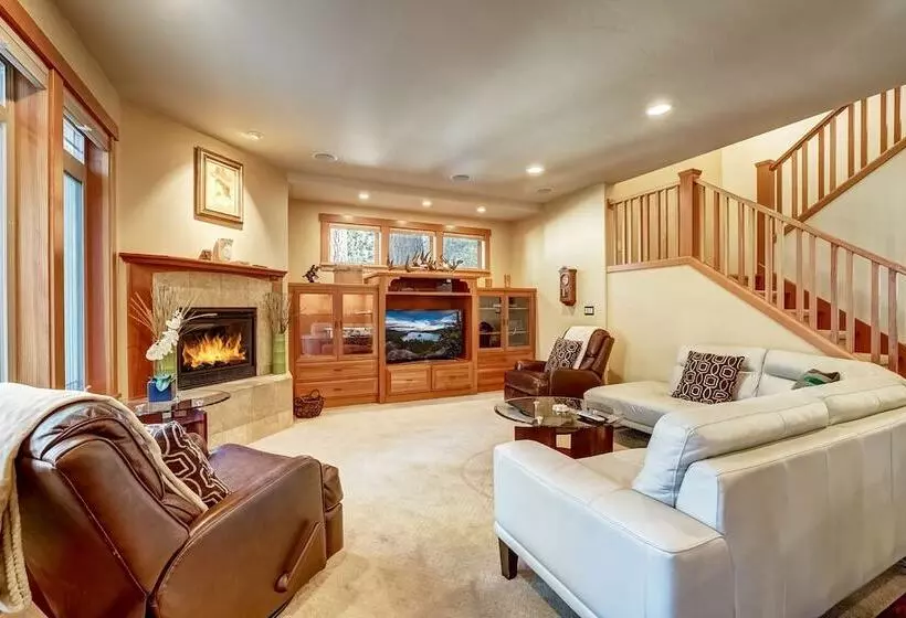 Stunning Forest Retreat   Walk To Upper Truckee River!