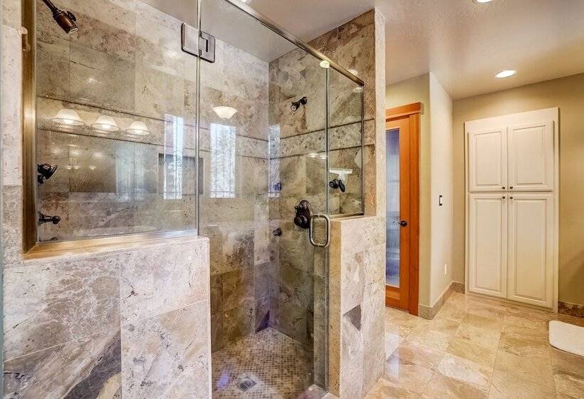 Stunning Forest Retreat   Walk To Upper Truckee River!