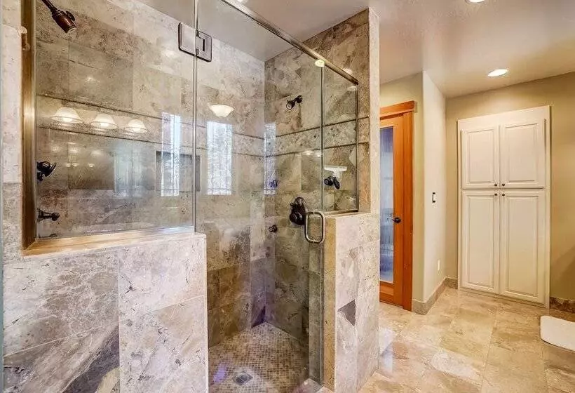 Stunning Forest Retreat   Walk To Upper Truckee River!