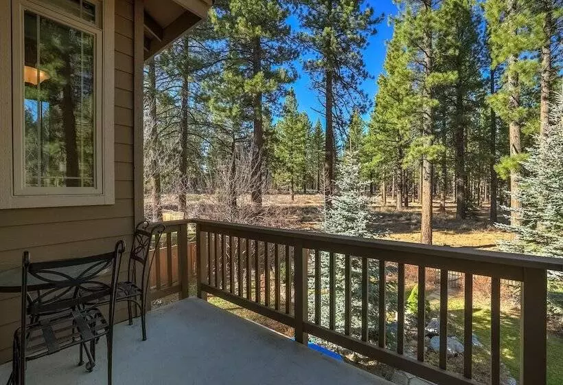 Stunning Forest Retreat   Walk To Upper Truckee River!