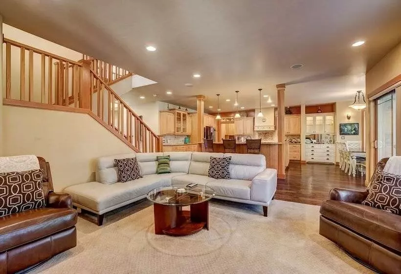 Stunning Forest Retreat   Walk To Upper Truckee River!