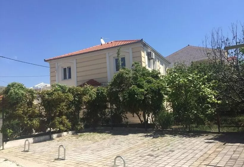 Villa In Seget