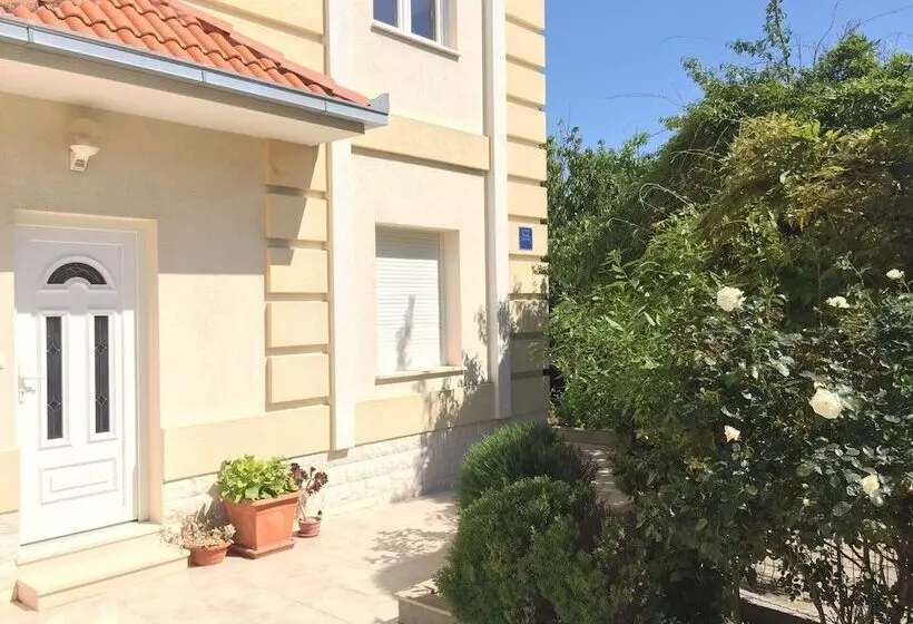 Villa In Seget