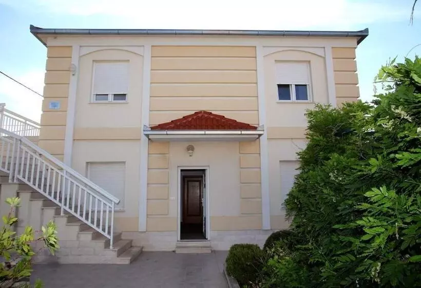 Villa In Seget
