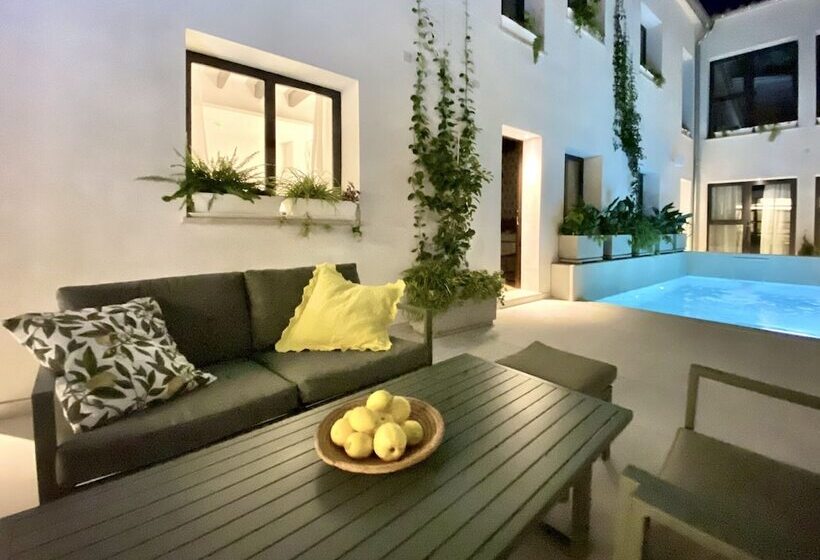 هتل Alaro Natura Rural Suites