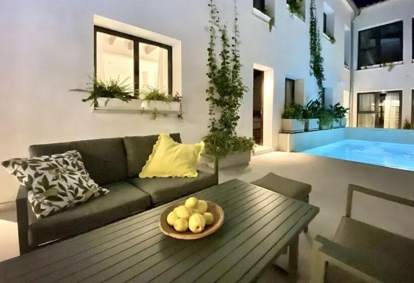 Hotelli Alaro Natura Rural Suites