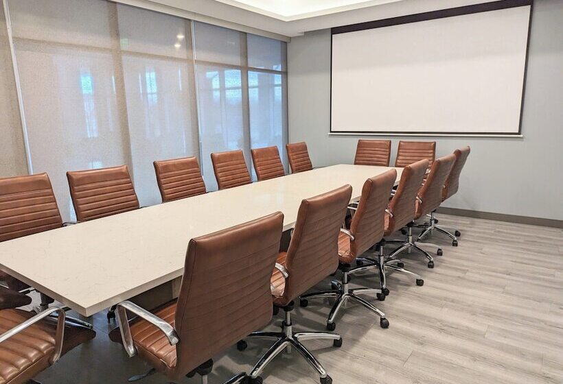 فندق Candlewood Suites Tulsa Hills By Ihg