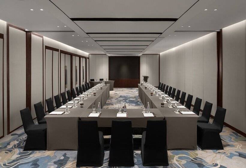 هتل Crowne Plaza Vinh Yen City Centre, An Ihg