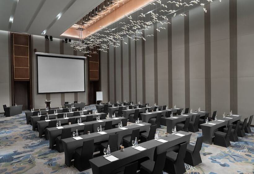 هتل Crowne Plaza Vinh Yen City Centre, An Ihg