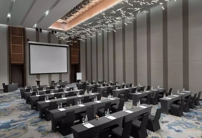 هتل Crowne Plaza Vinh Yen City Centre, An Ihg