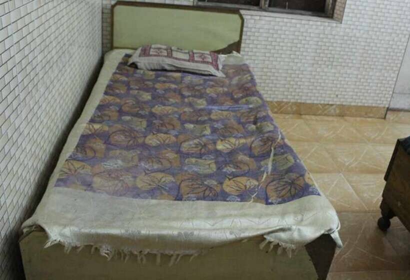 בית מלון כפרי Goroomg Shri Ganesh Yatri Niwas Haridwar