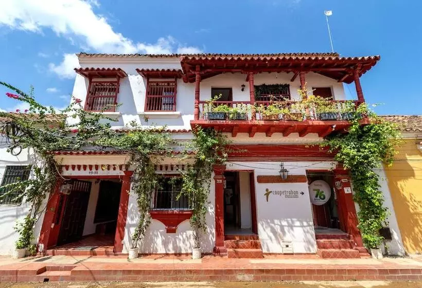 Hotelli Jardines Evans By Geh Suites