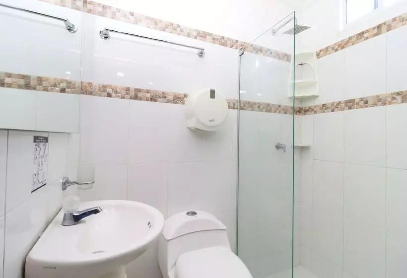 Hotelli Jardines Evans By Geh Suites