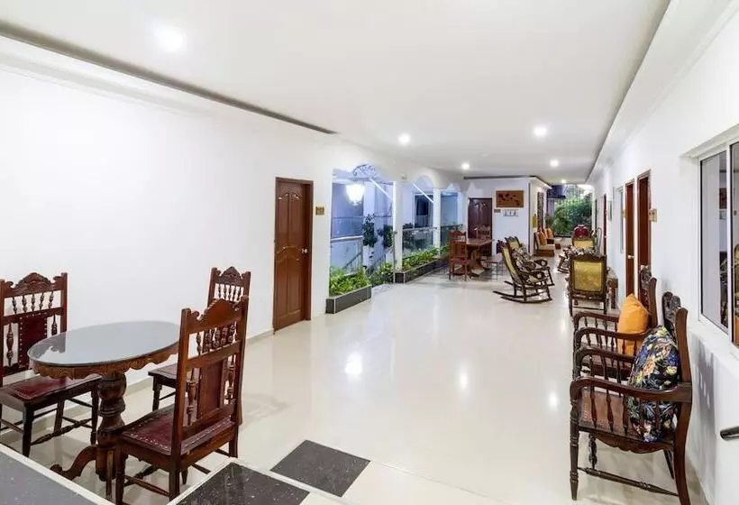 Hotelli Jardines Evans By Geh Suites