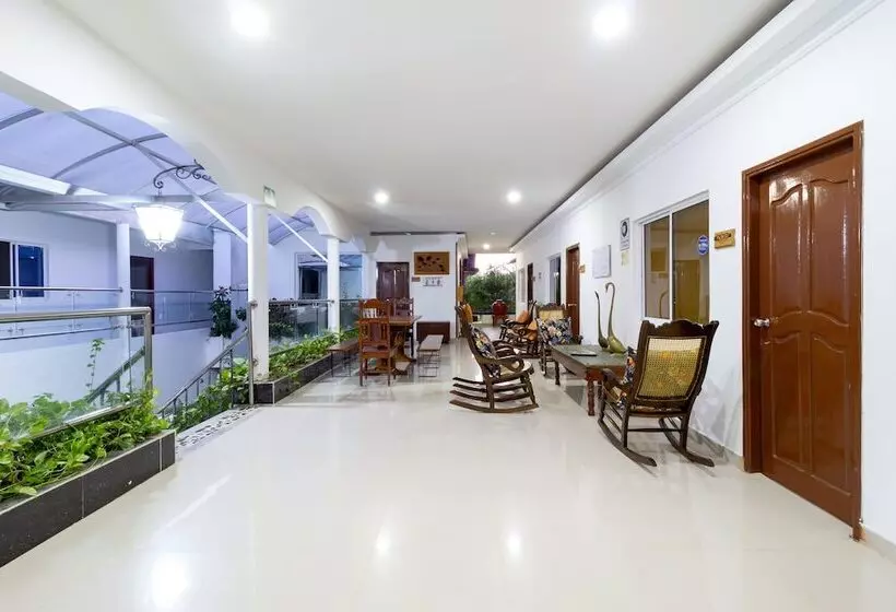 Hotelli Jardines Evans By Geh Suites