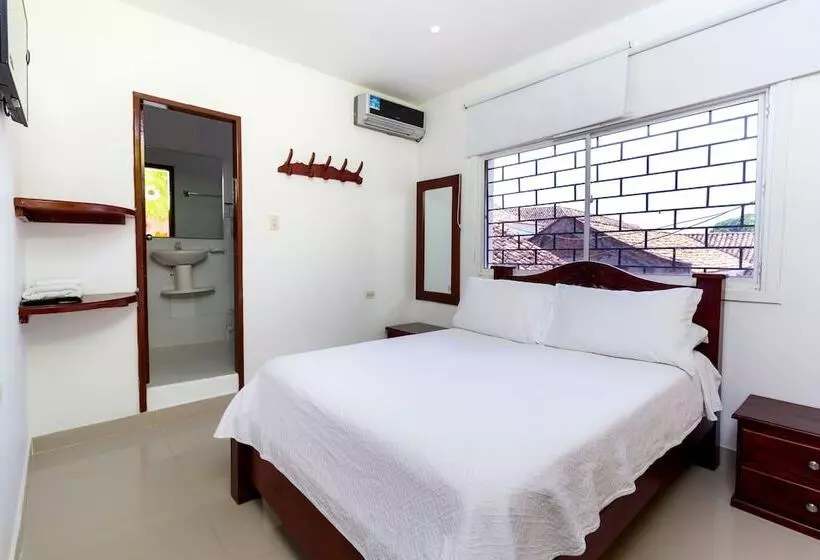 Hotelli Jardines Evans By Geh Suites