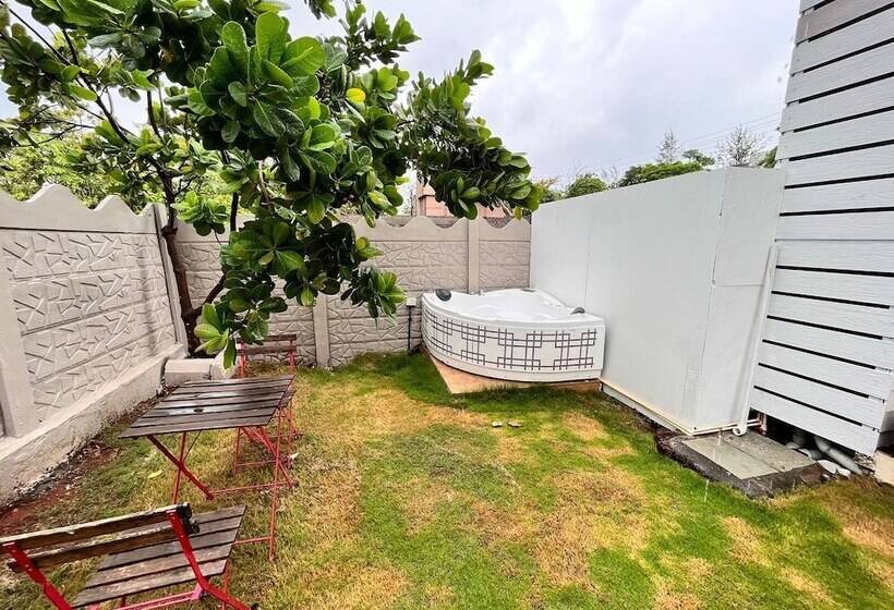 酒店 Pushpam Lords Resort Karjat Pure Veg