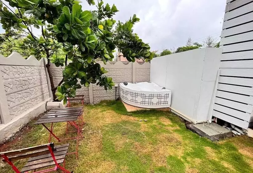 Hotelli Pushpam Lords Resort Karjat  Pure Veg