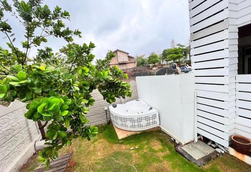 酒店 Pushpam Lords Resort Karjat Pure Veg