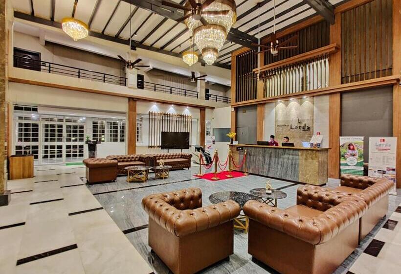 酒店 Pushpam Lords Resort Karjat Pure Veg