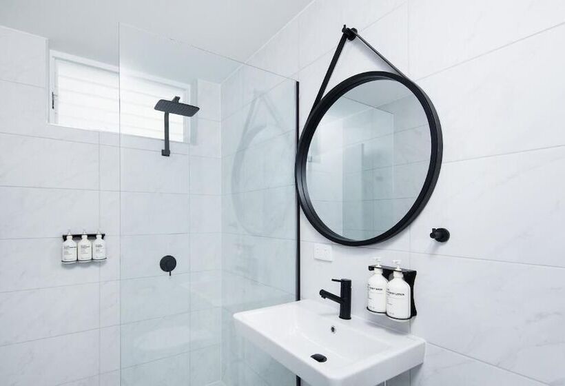 בית מלון כפרי Tessa S On The Beach Boutique