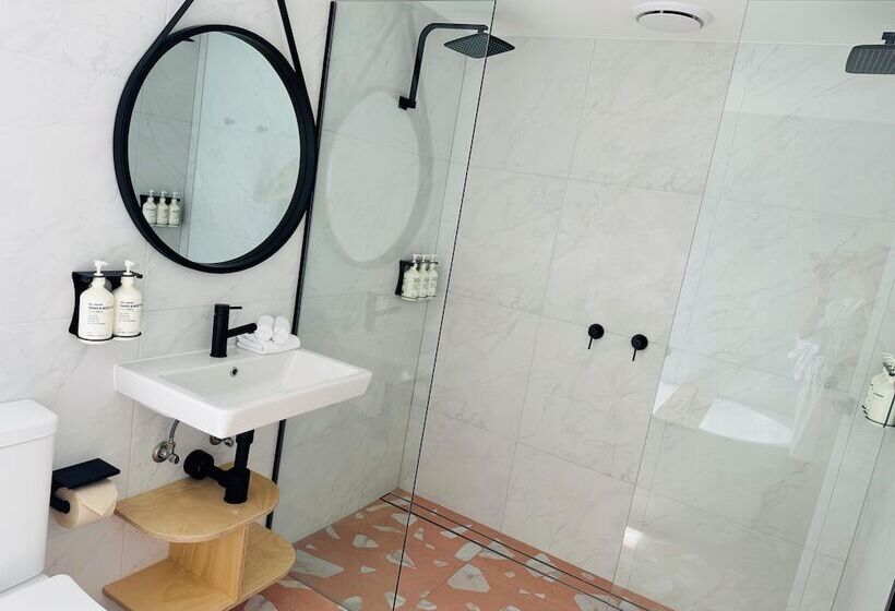 בית מלון כפרי Tessa S On The Beach Boutique