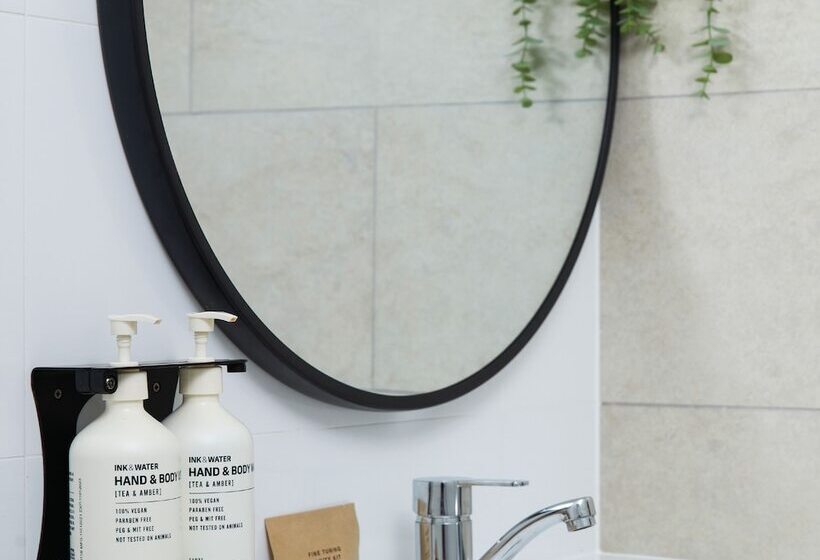 בית מלון כפרי Tessa S On The Beach Boutique