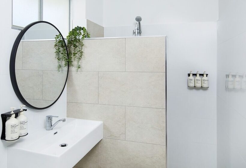 בית מלון כפרי Tessa S On The Beach Boutique