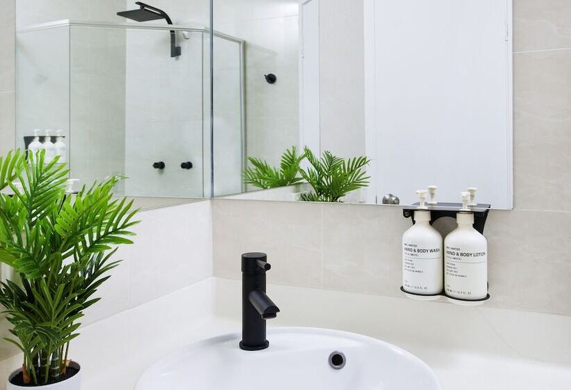 בית מלון כפרי Tessa S On The Beach Boutique