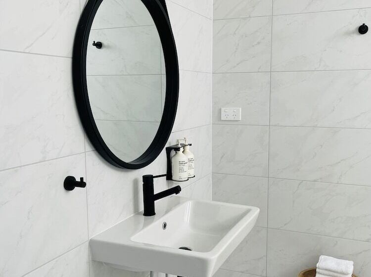 בית מלון כפרי Tessa S On The Beach Boutique