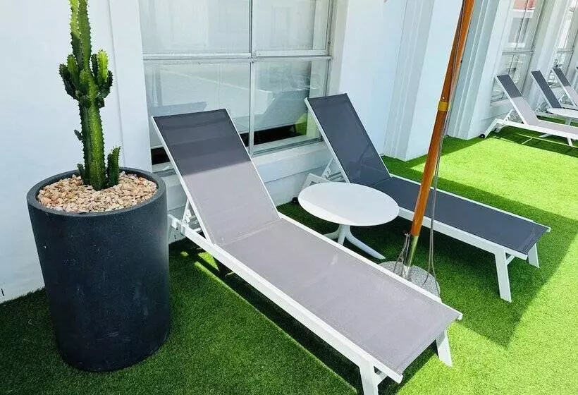 Hotelli Tessa S On The Beach Boutique