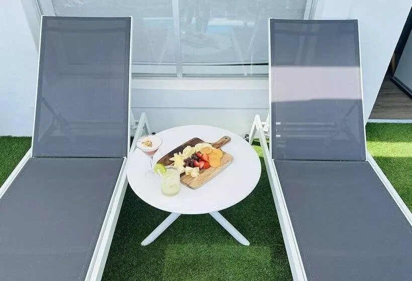 Hotelli Tessa S On The Beach Boutique