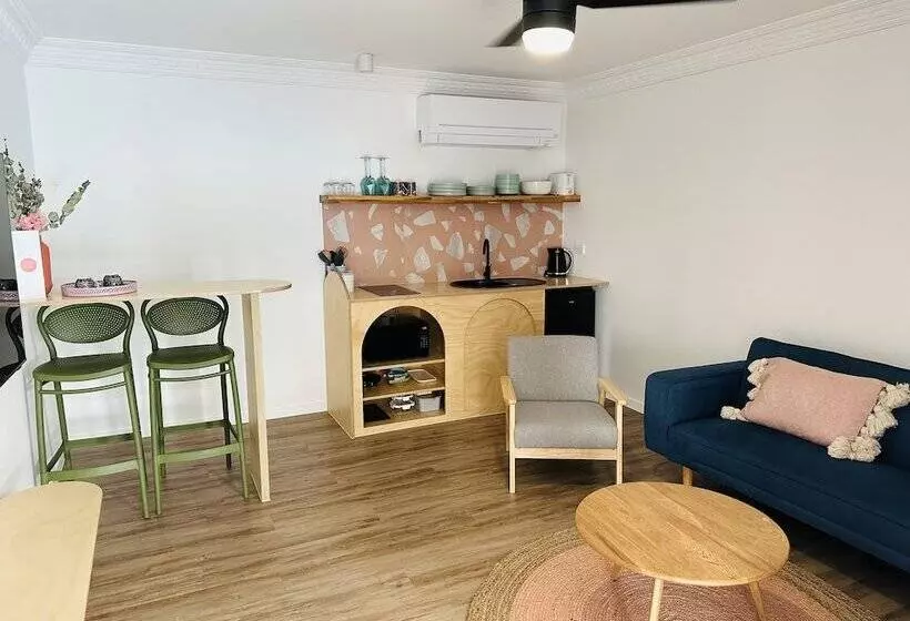 Hotelli Tessa S On The Beach Boutique