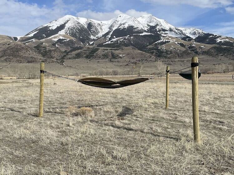 Отель Yellowstone Dreamin Camp