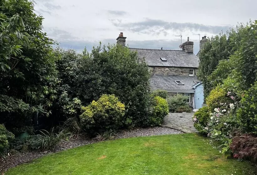 Beautiful Cottage Near Harlech With Ocean Views